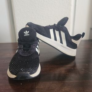 Kids Adidas 9K